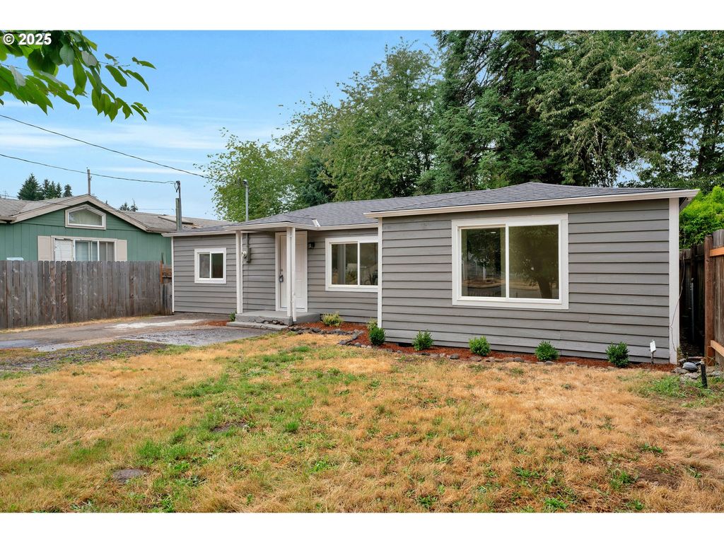 1330 HAWTHORNE St, Sweet Home, OR 97386