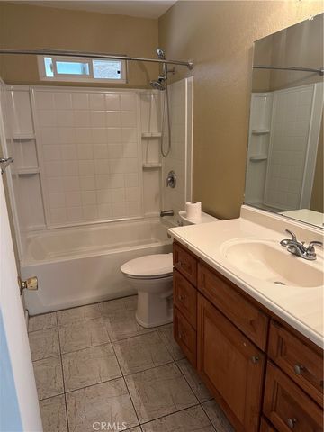 683 W 12th 2, San Pedro, CA 90731