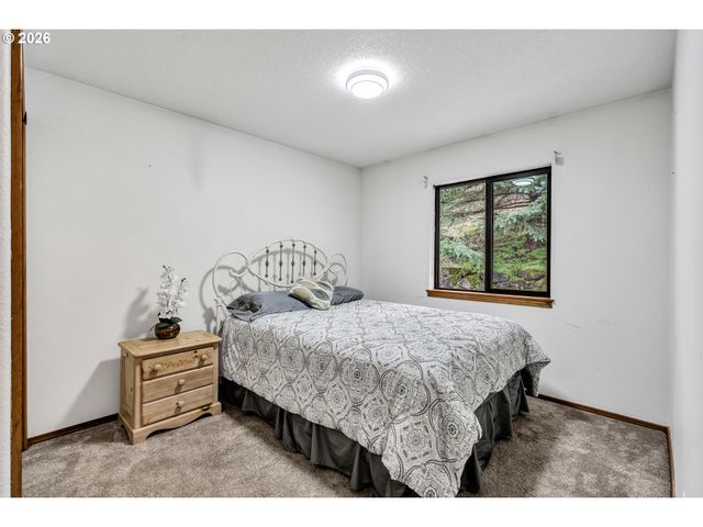 45723 Sw SADDLEBACK Dr, Gaston, OR 97119