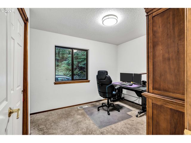 45723 Sw SADDLEBACK Dr, Gaston, OR 97119