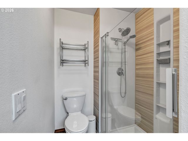 45723 Sw SADDLEBACK Dr, Gaston, OR 97119