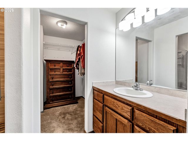 45723 Sw SADDLEBACK Dr, Gaston, OR 97119