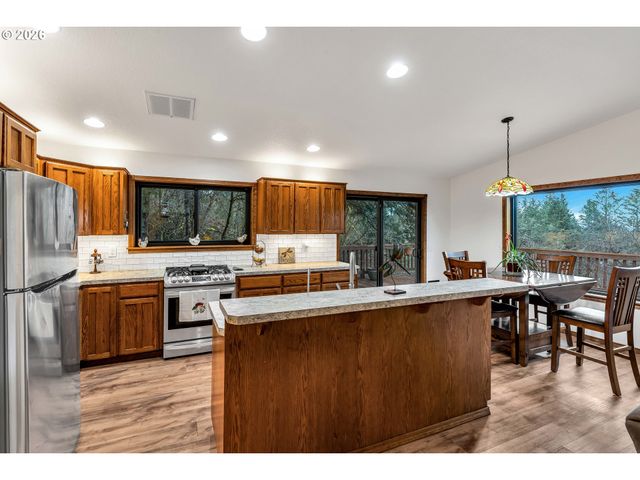 45723 Sw SADDLEBACK Dr, Gaston, OR 97119