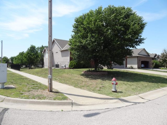 4602 E WILLOW POINT CT., Wichita, KS 67220