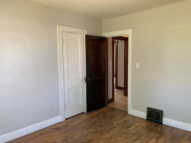 1906 S Washington Ave, Wichita, KS 67211