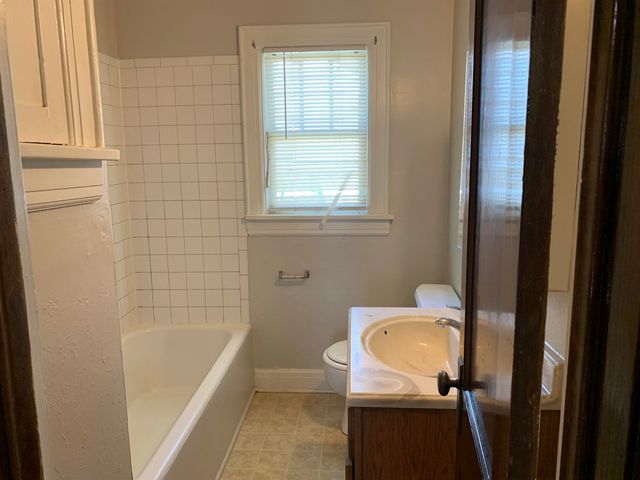 1906 S Washington Ave, Wichita, KS 67211