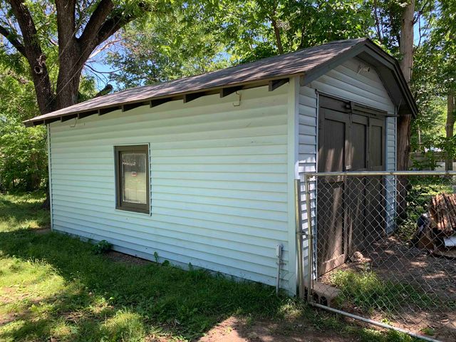 1906 S Washington Ave, Wichita, KS 67211