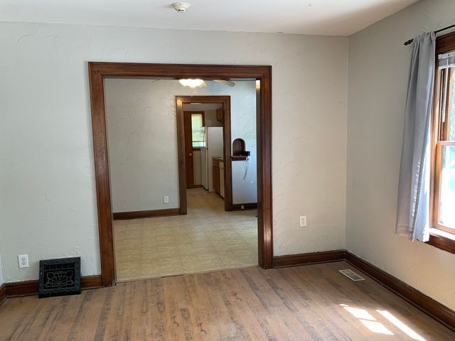 1906 S Washington Ave, Wichita, KS 67211