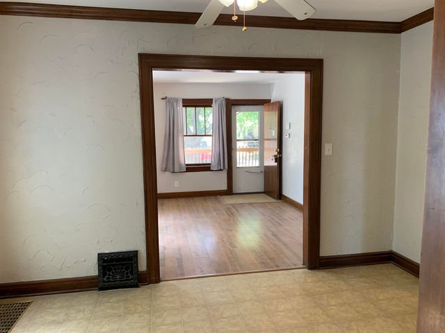 1906 S Washington Ave, Wichita, KS 67211