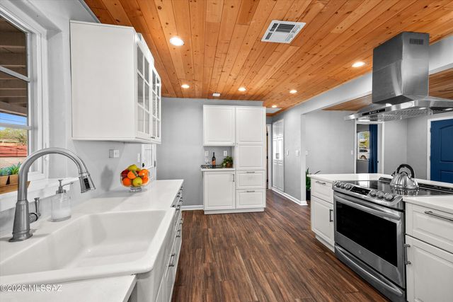 3008 E Seneca Street, Tucson, AZ 85716