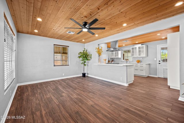 3008 E Seneca Street, Tucson, AZ 85716