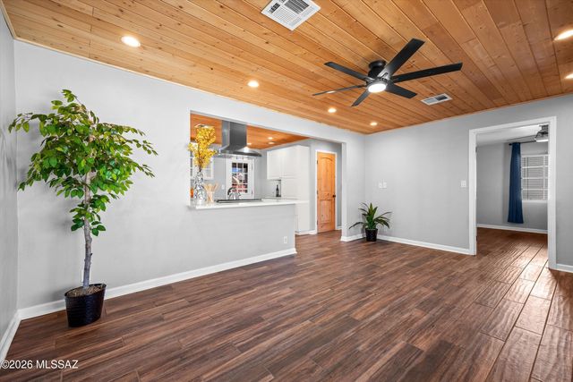 3008 E Seneca Street, Tucson, AZ 85716