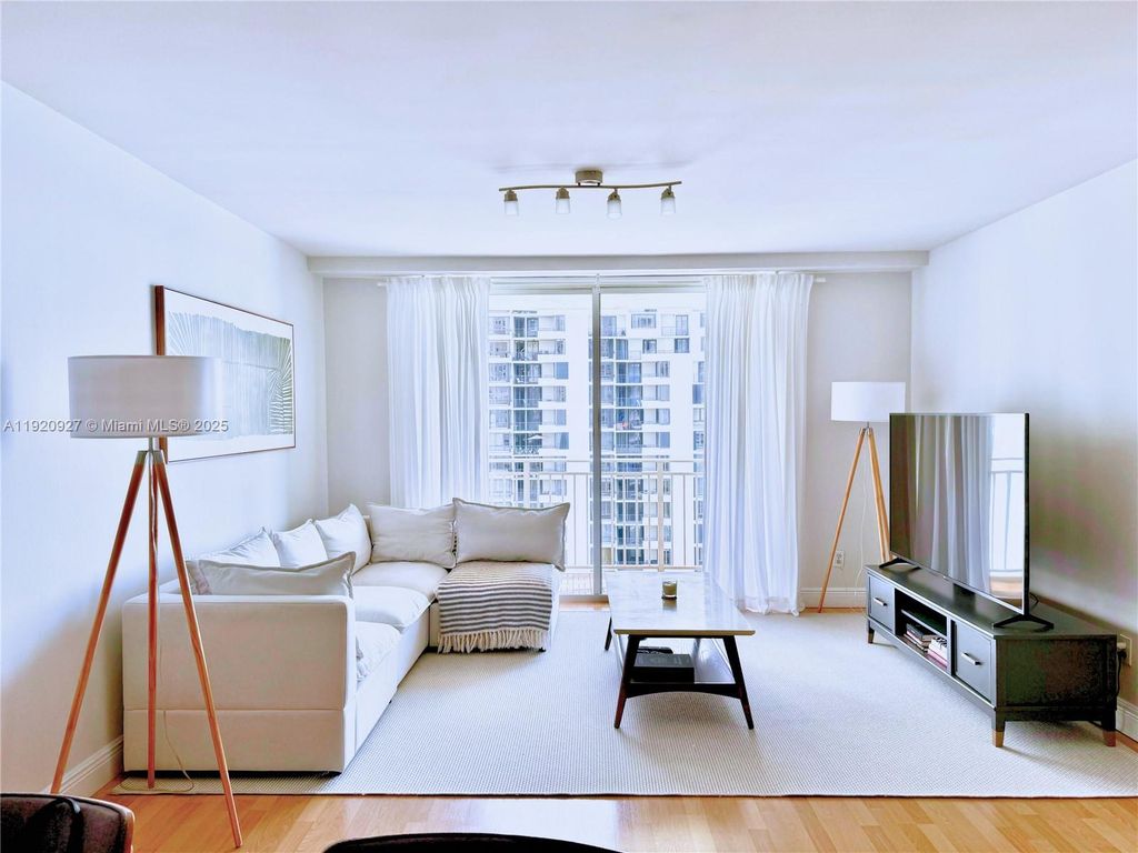 770 Claughton Island Dr 1405, Miami, FL 33131