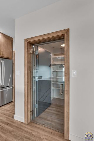 2927 SW Greenridge ST, Topeka, KS 66614