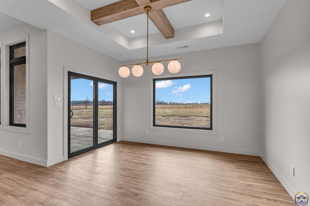 2927 SW Greenridge ST, Topeka, KS 66614