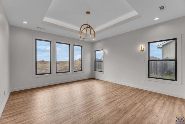 2927 SW Greenridge ST, Topeka, KS 66614