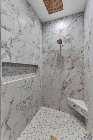 2927 SW Greenridge ST, Topeka, KS 66614