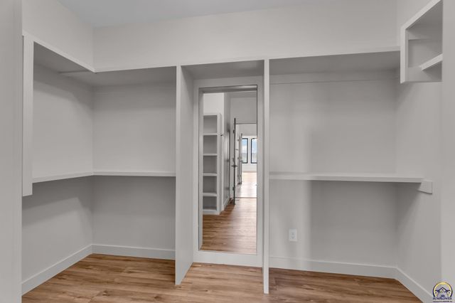 2927 SW Greenridge ST, Topeka, KS 66614