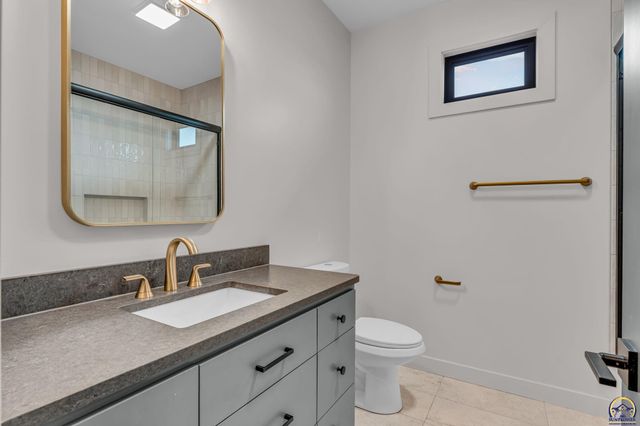 2927 SW Greenridge ST, Topeka, KS 66614