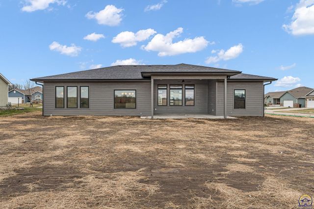 2927 SW Greenridge ST, Topeka, KS 66614