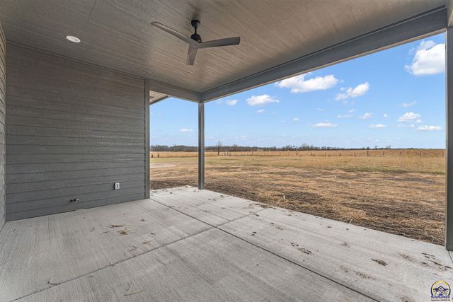 2927 SW Greenridge ST, Topeka, KS 66614