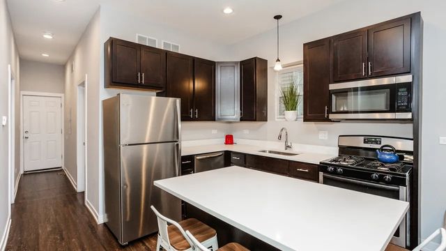 1922 N Rockwell Street 1, Chicago, IL 60647