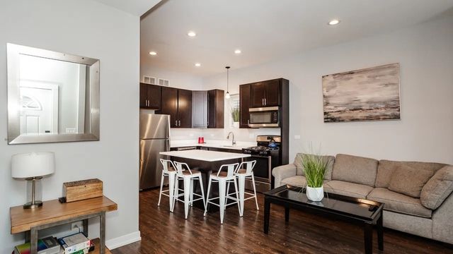 1922 N Rockwell Street 1, Chicago, IL 60647