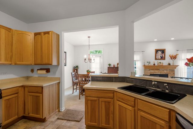 2702 Kendall Crossing, Mchenry, IL 60051