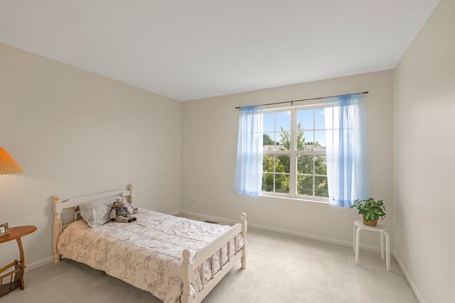 2702 Kendall Crossing, Mchenry, IL 60051