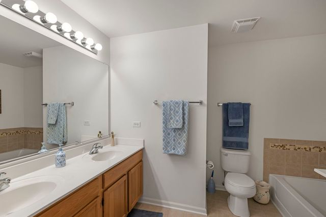 2702 Kendall Crossing, Mchenry, IL 60051