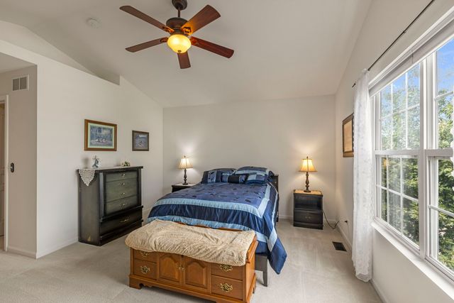 2702 Kendall Crossing, Mchenry, IL 60051