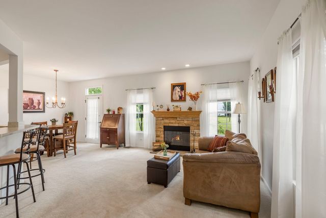 2702 Kendall Crossing, Mchenry, IL 60051