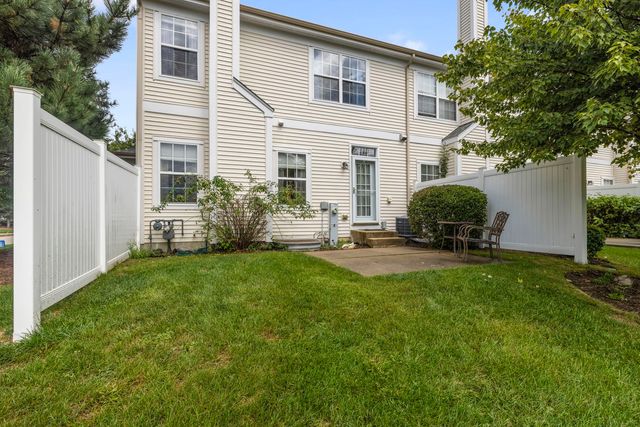 2702 Kendall Crossing, Mchenry, IL 60051