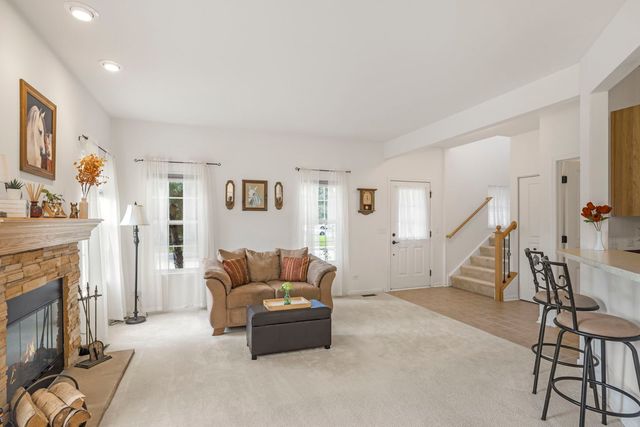 2702 Kendall Crossing, Mchenry, IL 60051
