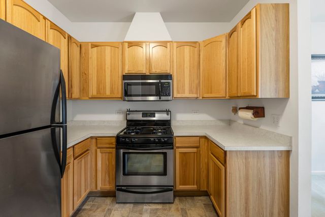2702 Kendall Crossing, Mchenry, IL 60051