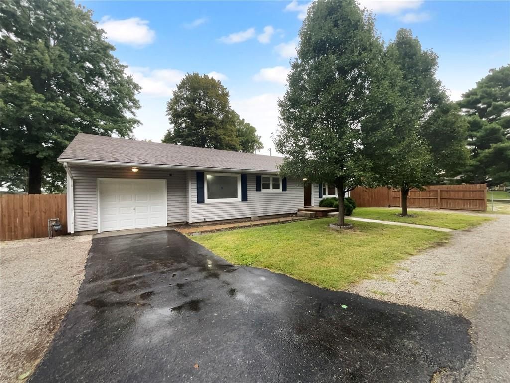 8 Bart Street, Buckner, MO 64016