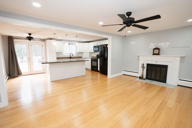 562 Tremont St, Taunton, MA 02780