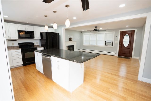 562 Tremont St, Taunton, MA 02780