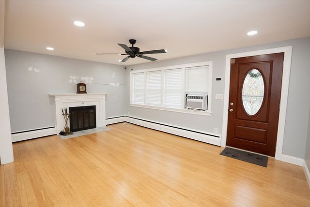 562 Tremont St, Taunton, MA 02780