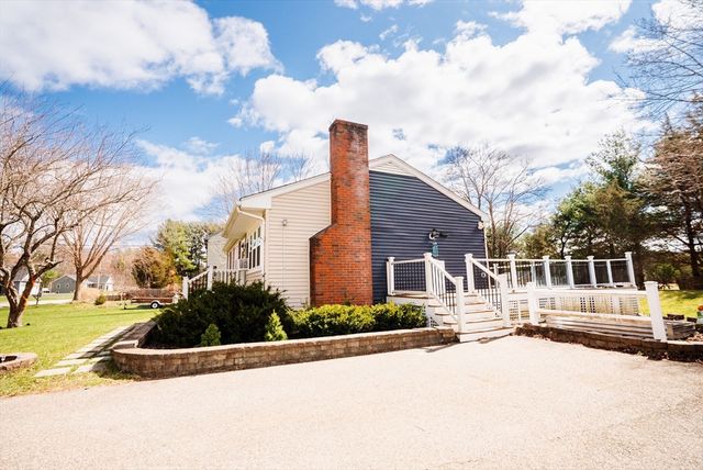 562 Tremont St, Taunton, MA 02780