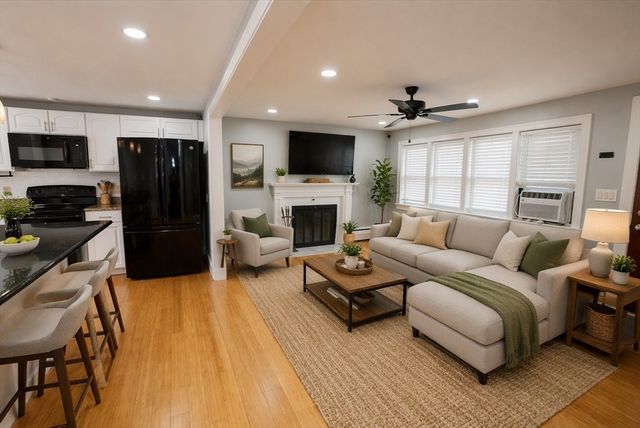 562 Tremont St, Taunton, MA 02780