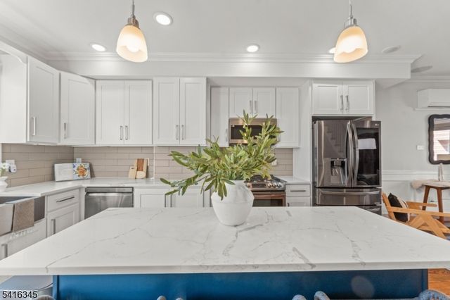 5 W 19Th St, Weehawken Twp., NJ 07086