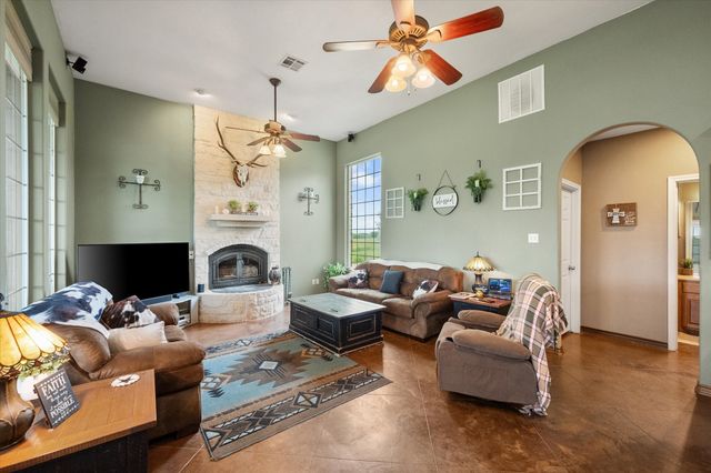 989 N Fm 55, Barry, TX 75102