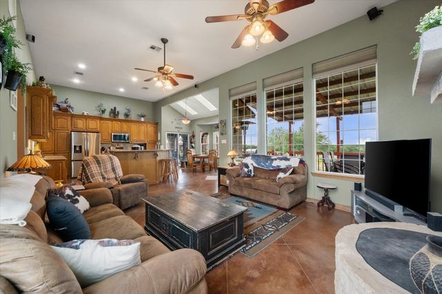 989 N Fm 55, Barry, TX 75102
