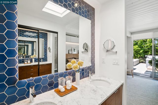 1237 -1239 Lancashire Dr, Concord, CA 94518