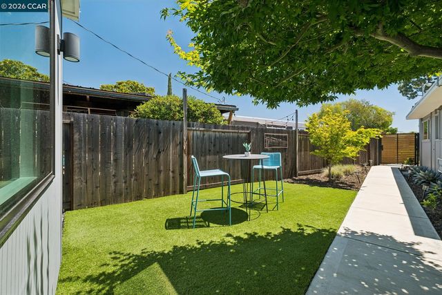 1237 -1239 Lancashire Dr, Concord, CA 94518