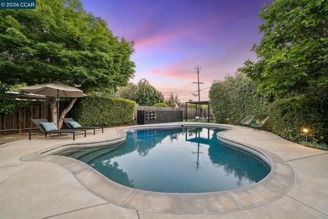 1237 -1239 Lancashire Dr, Concord, CA 94518