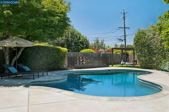 1237 -1239 Lancashire Dr, Concord, CA 94518