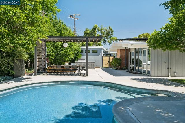 1237 -1239 Lancashire Dr, Concord, CA 94518