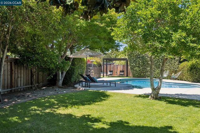 1237 -1239 Lancashire Dr, Concord, CA 94518